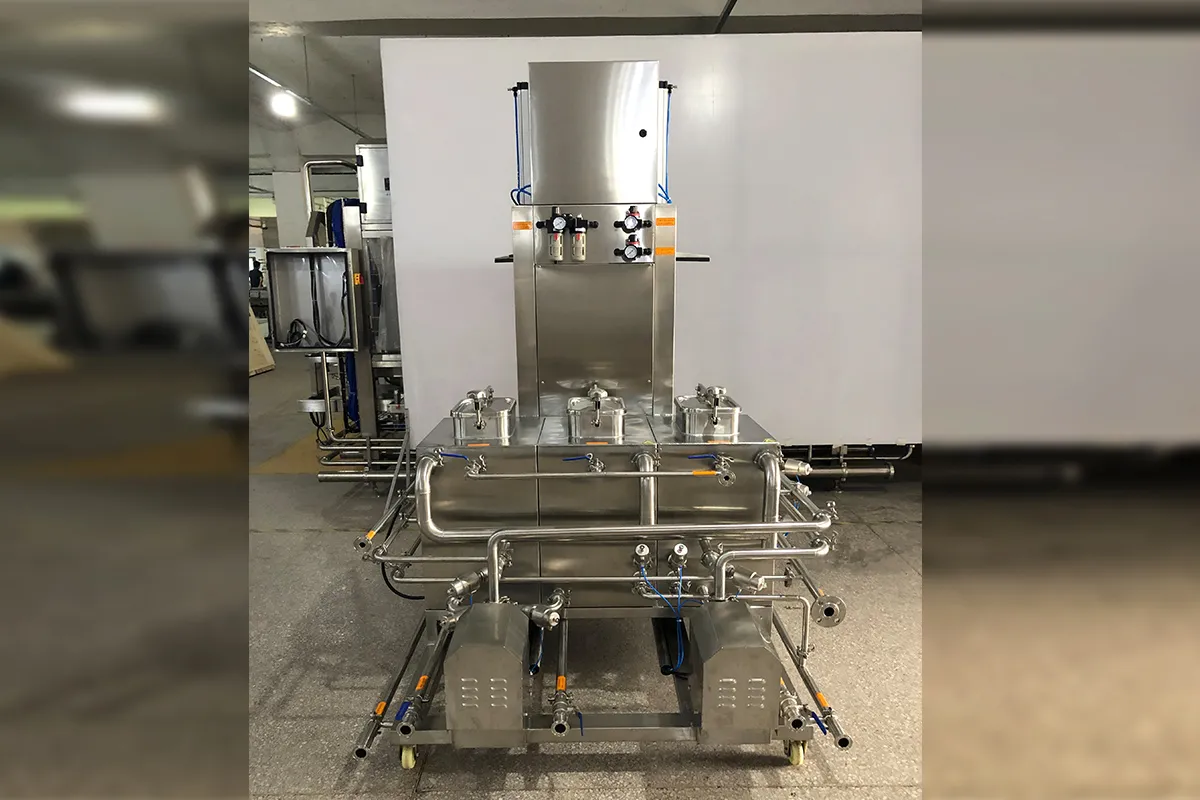 Stainless steel filling and washing heads of beer keg machine
