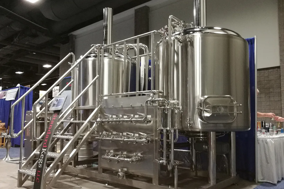 Industrial stainless steel 10 barrel brewing unit
