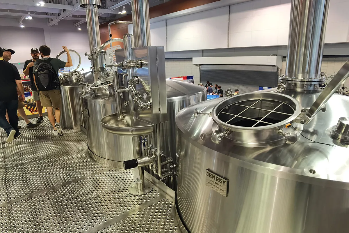 Fully automated 20 barrel brewing system with steam heating