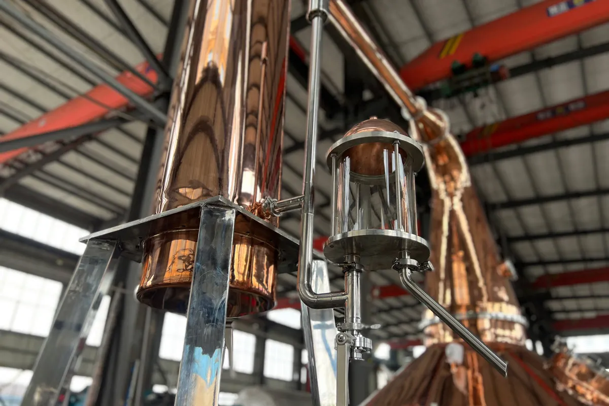 Large capacity pot distiller for commercial whiskey production