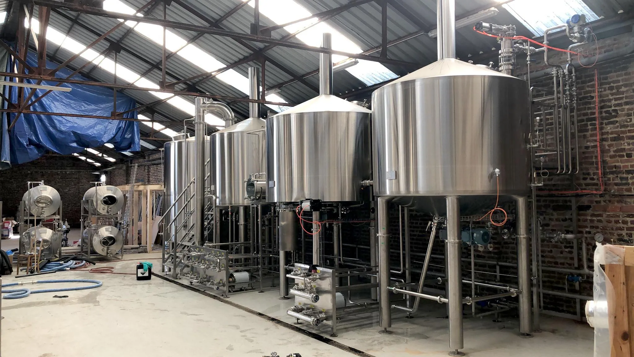 stainless steel fermentation tanks of brasserie illegaal 20hl brewery