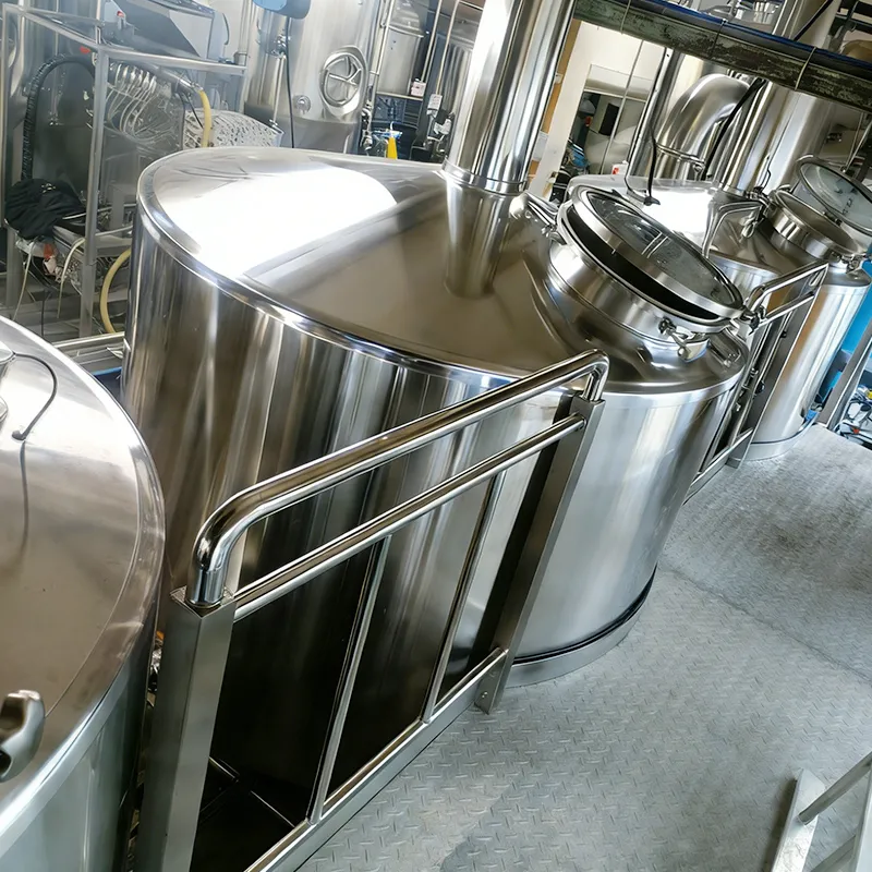 Brewmaster operating 10HL brewhouse unit equipment at Brasserie Bearnaise