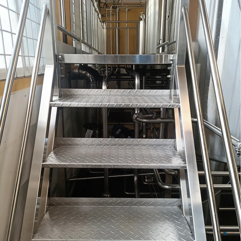 10HL mash lauter tun and kettle whirlpool vessels at French craft brewery