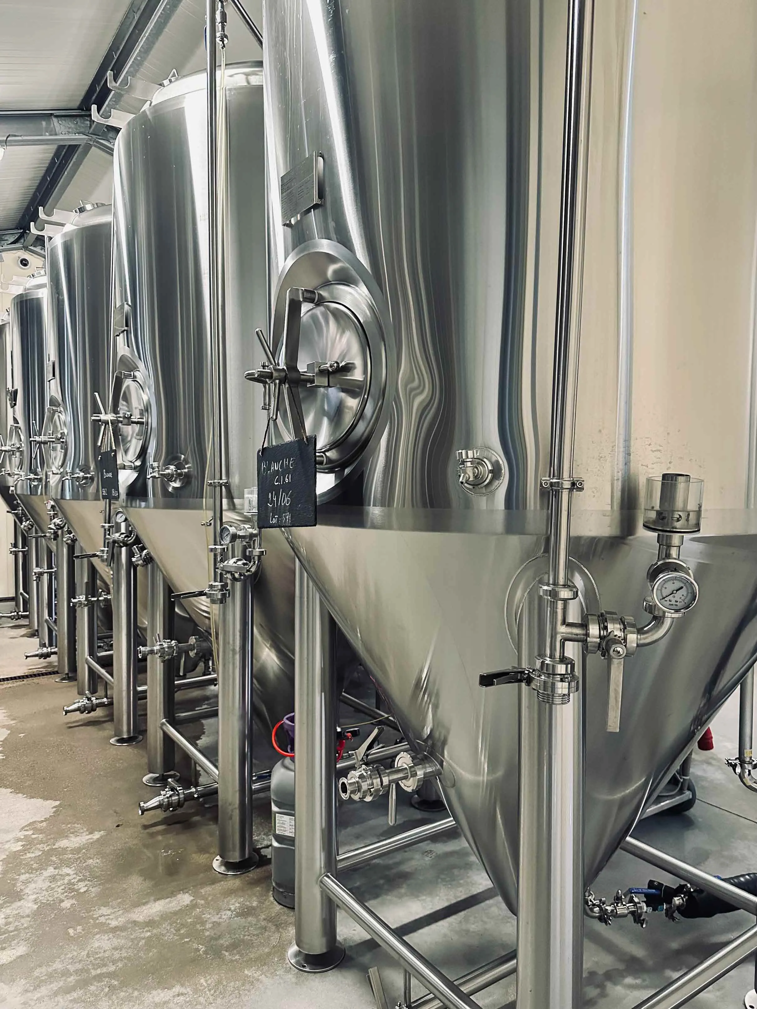10HL mash lauter tun and kettle whirlpool vessels at French craft brewery