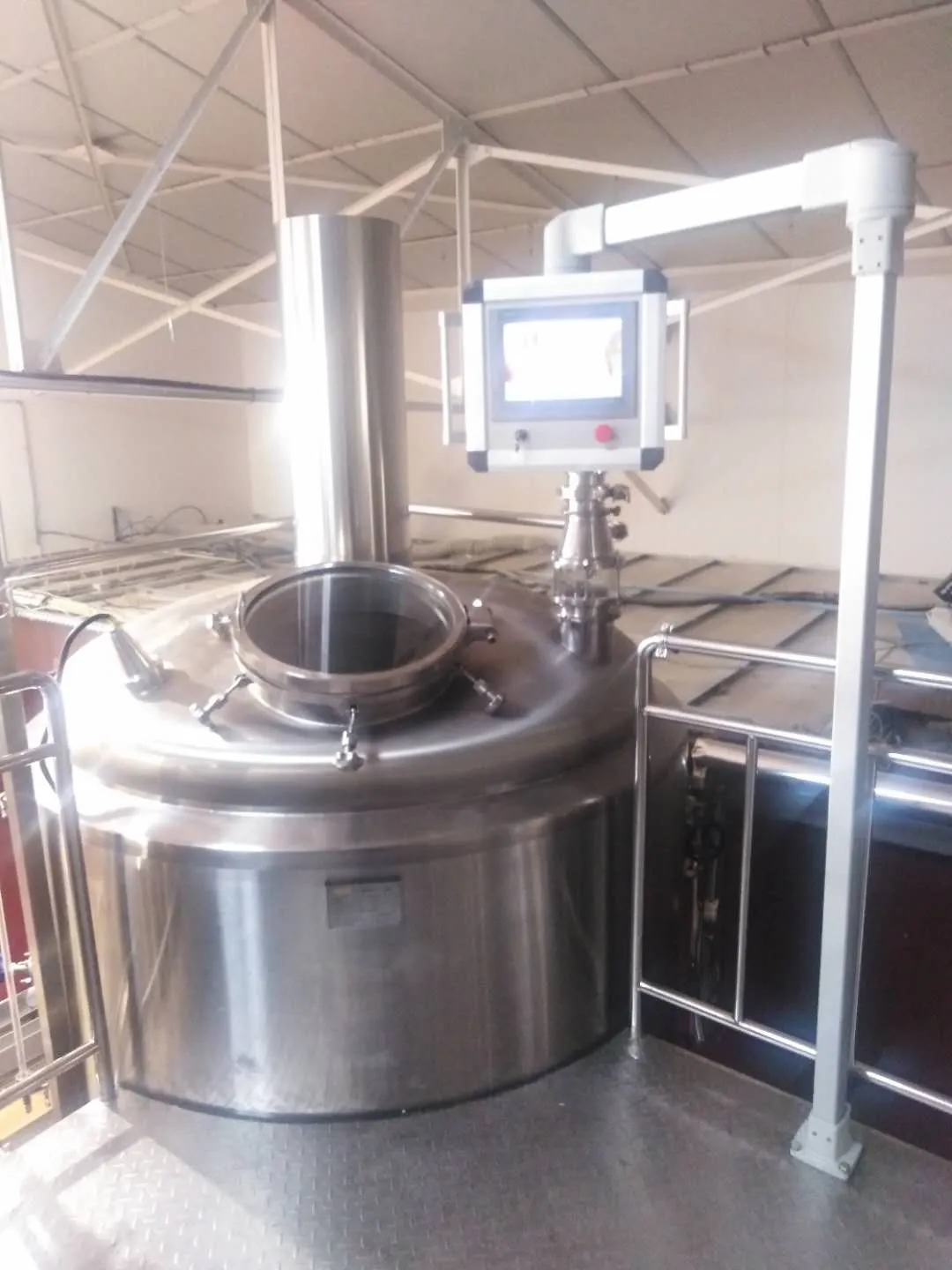 Brewmaster operating 20HL brewery equipment at Brasserie Quentovic