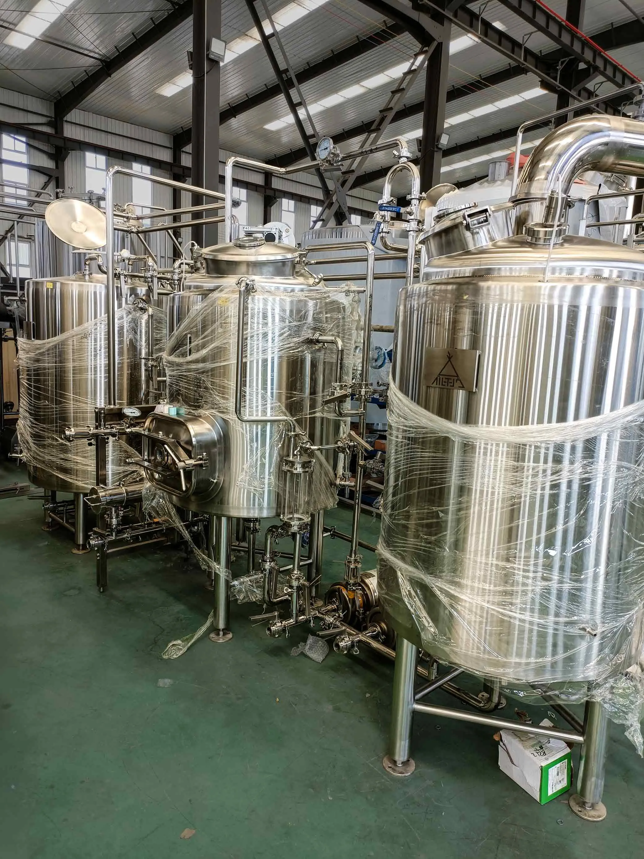 2BBL mash lauter tun and kettle whirlpool vessels at nano brewery