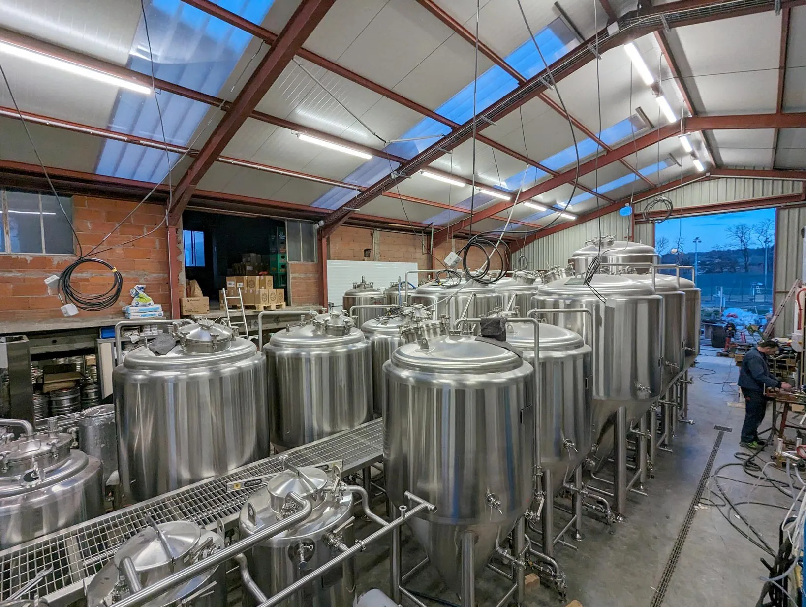 Brewmaster operating 10HL brewery equipment at LA BRASSERIE DU LOUP BLANC