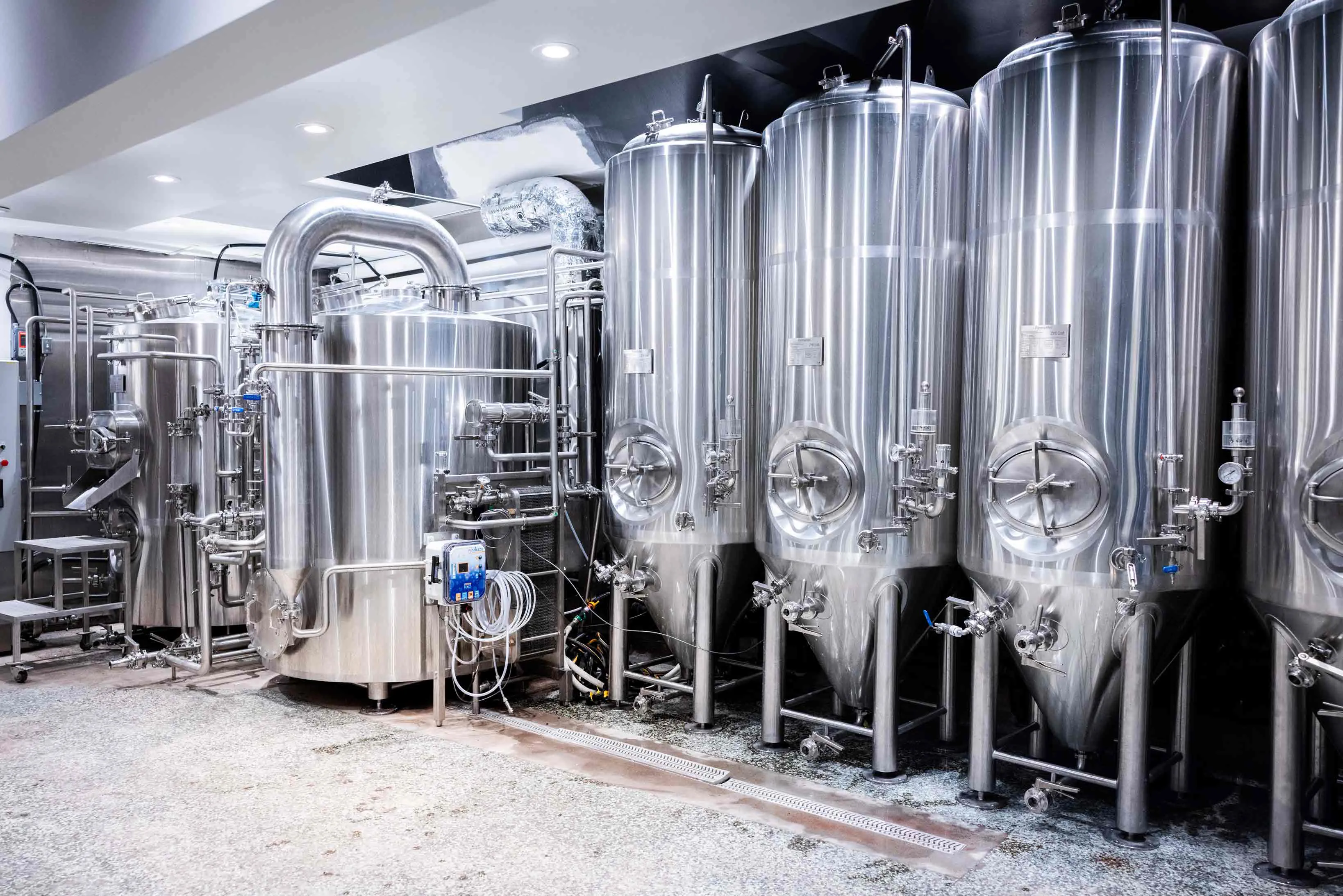 Taberna Nacional 7BBL brewpub system full installation view