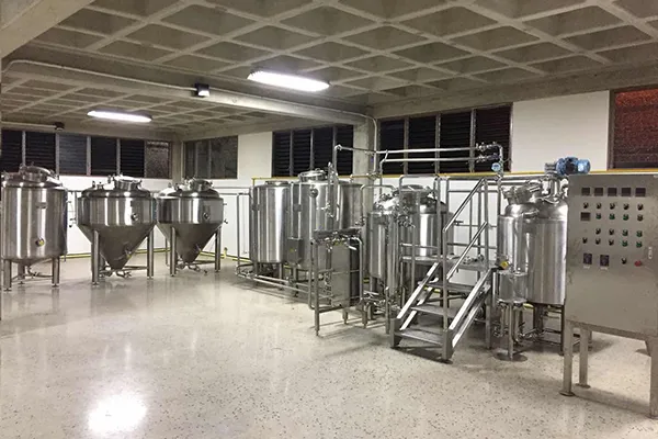 Complete 400L brewing equipment for commercial brewery in Venezuela