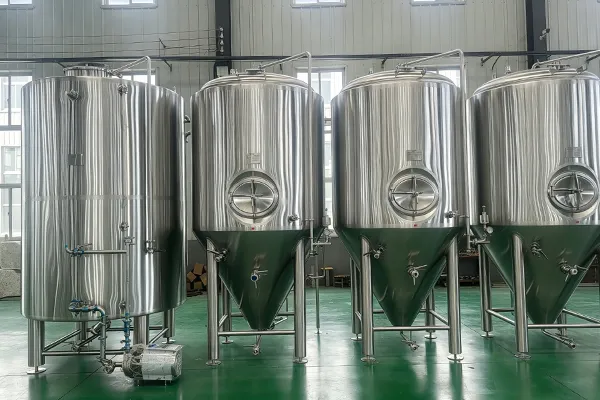 Tanks de cave de brasserie 25HL installés pour Suffers Brewing Co